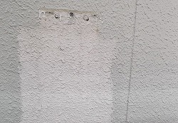 焼津市　給湯器外し跡の塗装補修