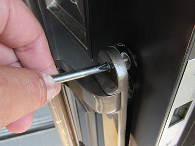 玄関ドアのラッチ箱錠の交換