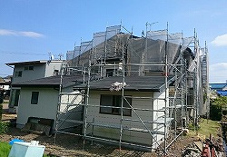 焼津市のガイナ外壁屋根塗装現場が始まりました