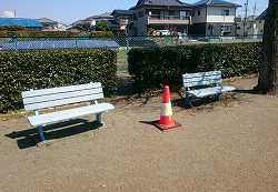 焼津市三ヶ名のとある公園のベンチ塗装